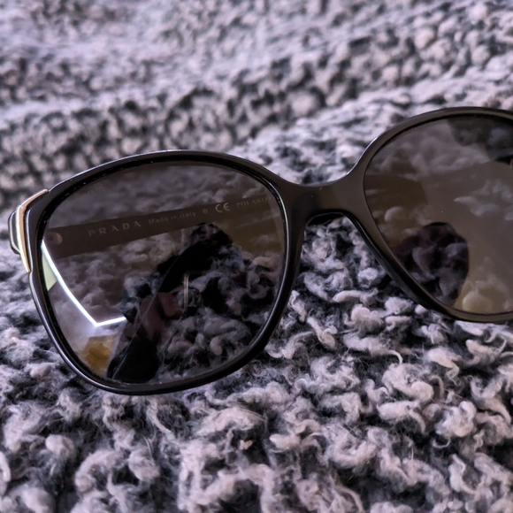 PRADA POLARIZED SUNGLASSES 🕶️ - Picture 6 of 11